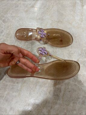 Tory Burch Miller Jelly Clear Thong Sandals with Lilac Emblem 9 women’s